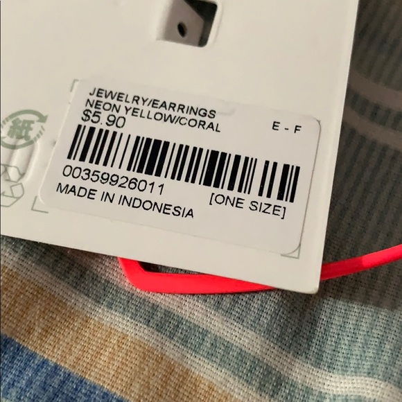 NWT Neon Pink Hearts Earrings from Forever 21 - Picture 6 of 6